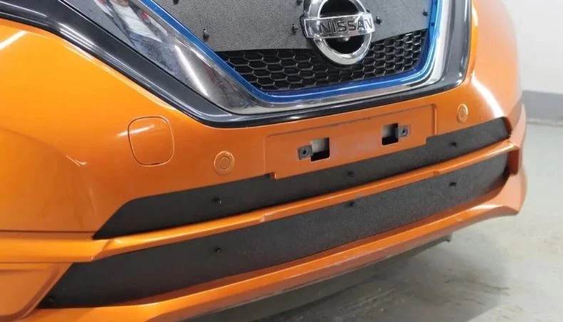 Зимняя заглушка радиатора на стяжке (2 части) для Nissan Note II Рестайлинг