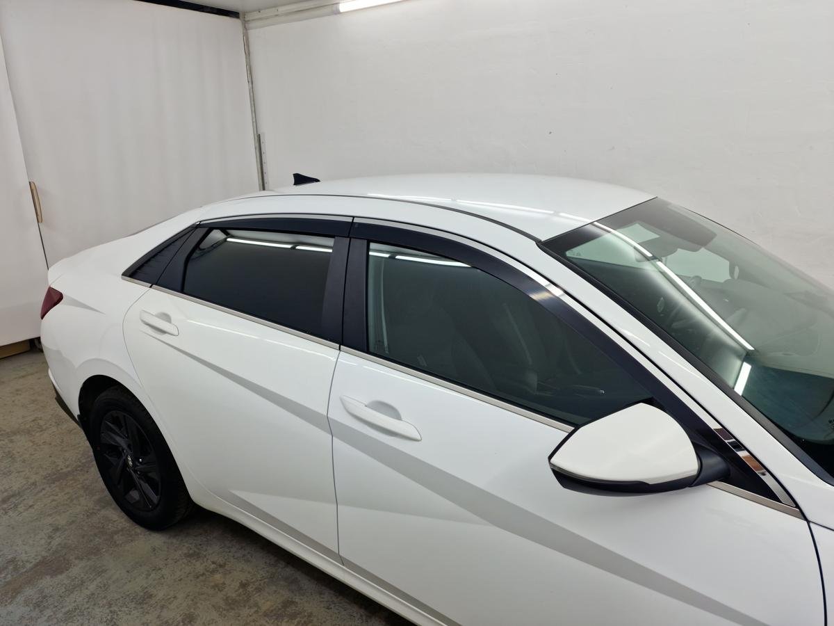 Дефлекторы окон 2D с хром накладками 6 шт. под наклоном для Hyundai Elantra VII (CN7)