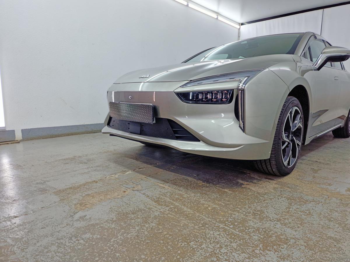 Зимняя заглушка радиатора на стяжке низ 2 части с датчиком АСС для Амберавто А5 I