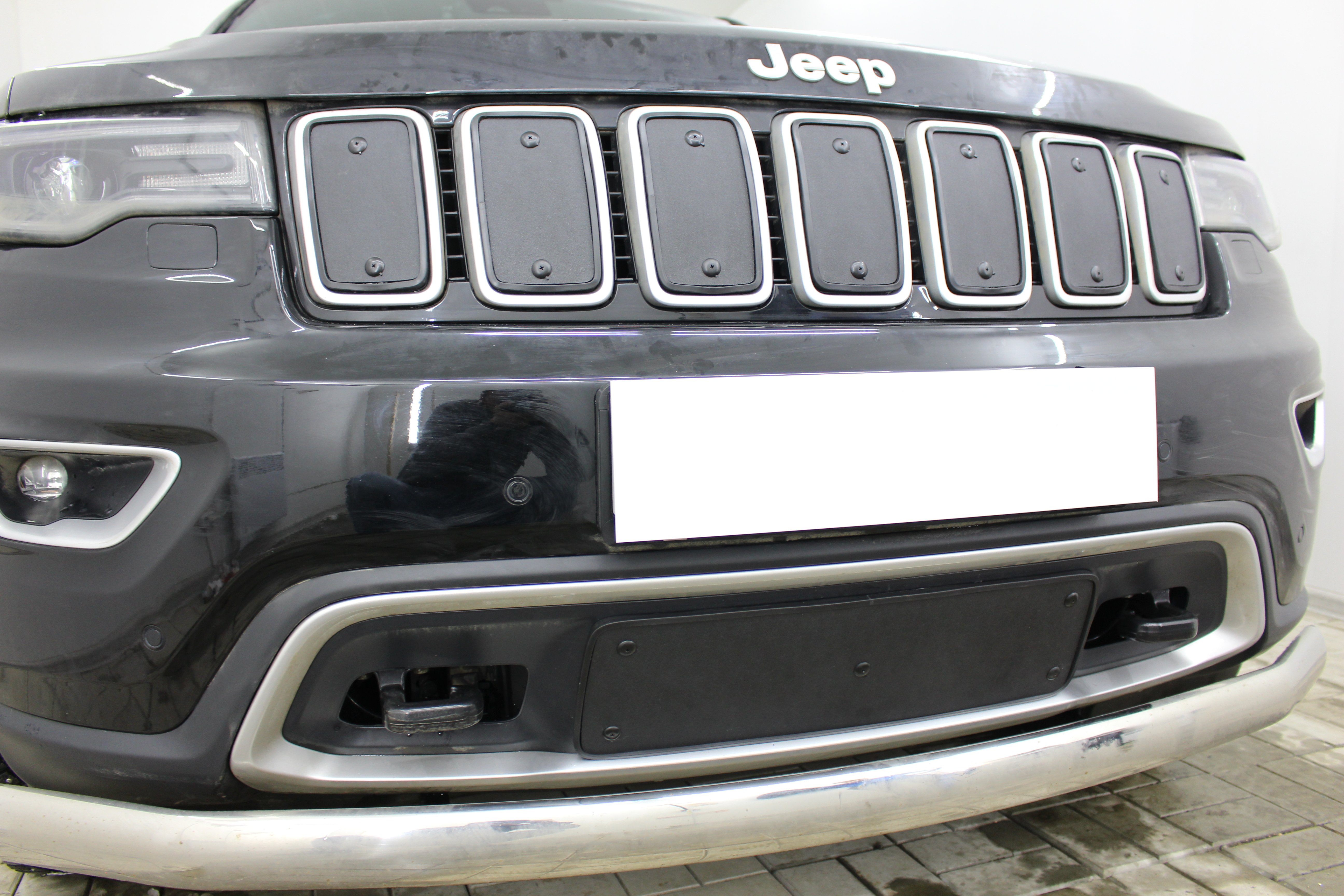 Зимняя заглушка радиатора к съемной сетке низ для Jeep Grand Cherokee IV (WK2) Рестайлинг 2