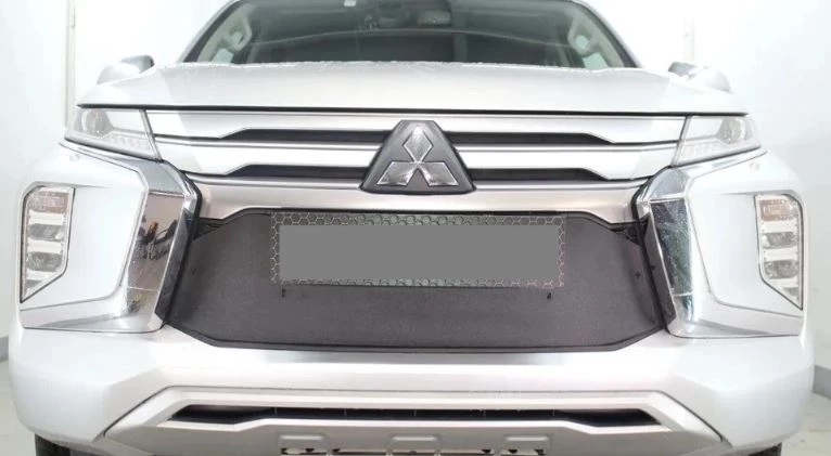 Зимняя заглушка радиатора на стяжке низ для Mitsubishi Pajero Sport III Рестайлинг