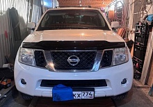 Дефлектор капота темный для Nissan Pathfinder III Рестайлинг