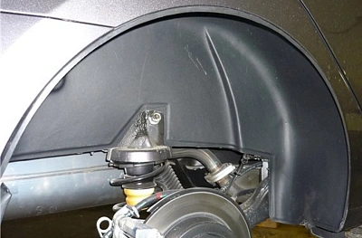 Как отремонтировать подкрылки: что лучше спаять или заклеить?